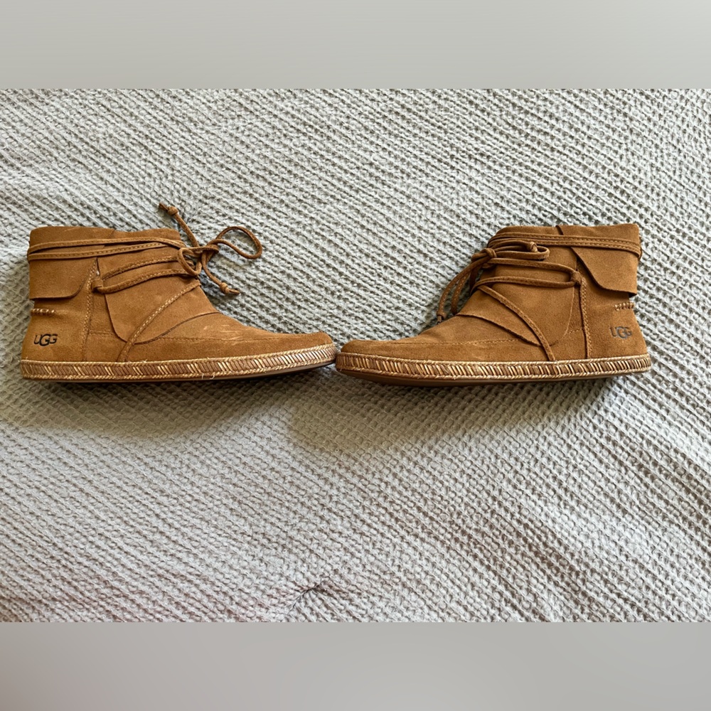 Women’s UGG Moccasin boots